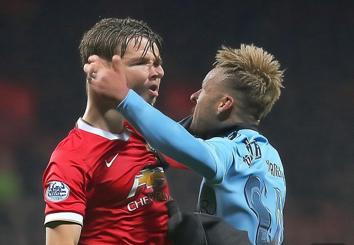 2017曼彻斯特德比：激情对决与战术火花回顾(图2)